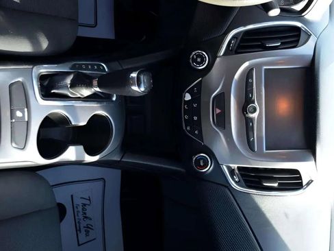 Used 2017 Chevrolet Cruze LT image 24