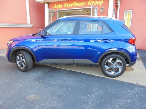 Used 2024 Hyundai Venue Limited FWD image 4
