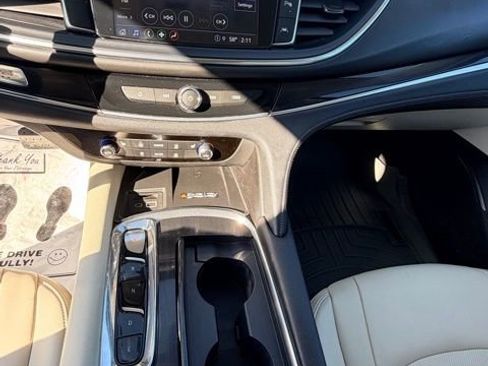 Used 2023 Buick Enclave Essence image 13