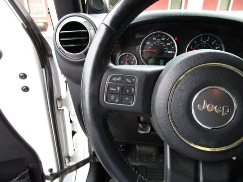 Used 2012 Jeep Wrangler Sport w/ Connectivity Group AWD/4WD image 13