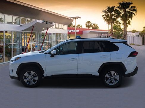 Used 2025 Toyota RAV4 XLE AWD/4WD image 6