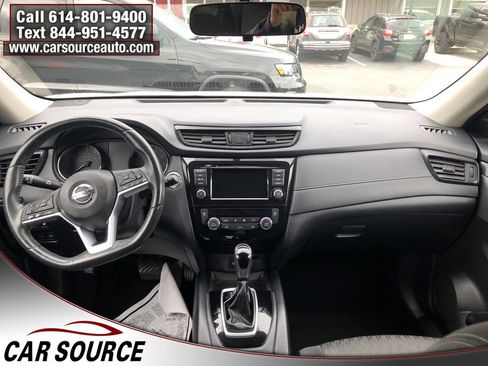 Used 2018 Nissan Rogue SV w/ Premium Package image 9