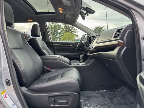Used 2015 Toyota Highlander Limited w/ Driver Technology Package image 20