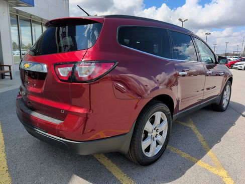 Used 2017 Chevrolet Traverse LT w/ Style and Technology Package image 7