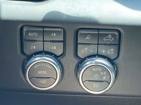 Used 2024 GMC Sierra 1500 AT4 w/ Technology Package AWD/4WD image 32