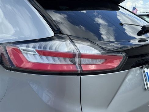 Used 2022 Ford Edge SEL image 13