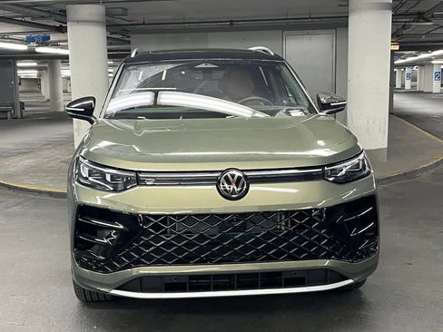 Used 2025 Volkswagen Tiguan SEL R-Line AWD/4WD image 33