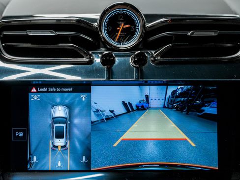 Used 2025 Bentley Bentayga image 39