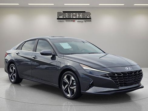 Used 2023 Hyundai Elantra Limited w/ Preferred Accessory Package image 5