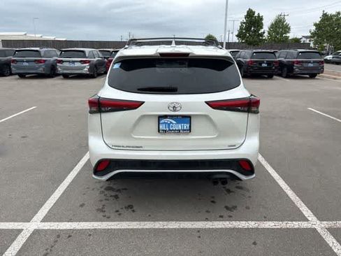 Used 2021 Toyota Highlander XSE image 4