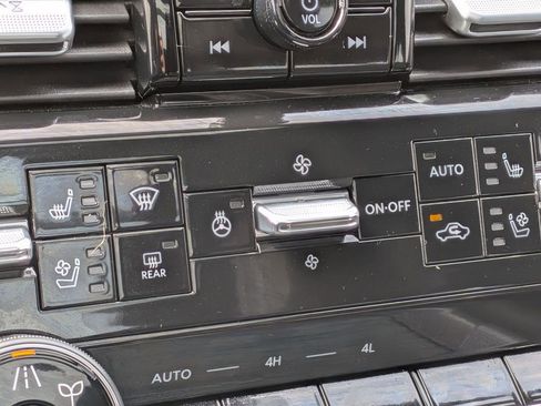 Used 2025 Nissan Armada Platinum Reserve image 20