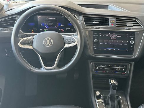 Used 2023 Volkswagen Tiguan SE w/ Panoramic Sunroof Package FWD image 14