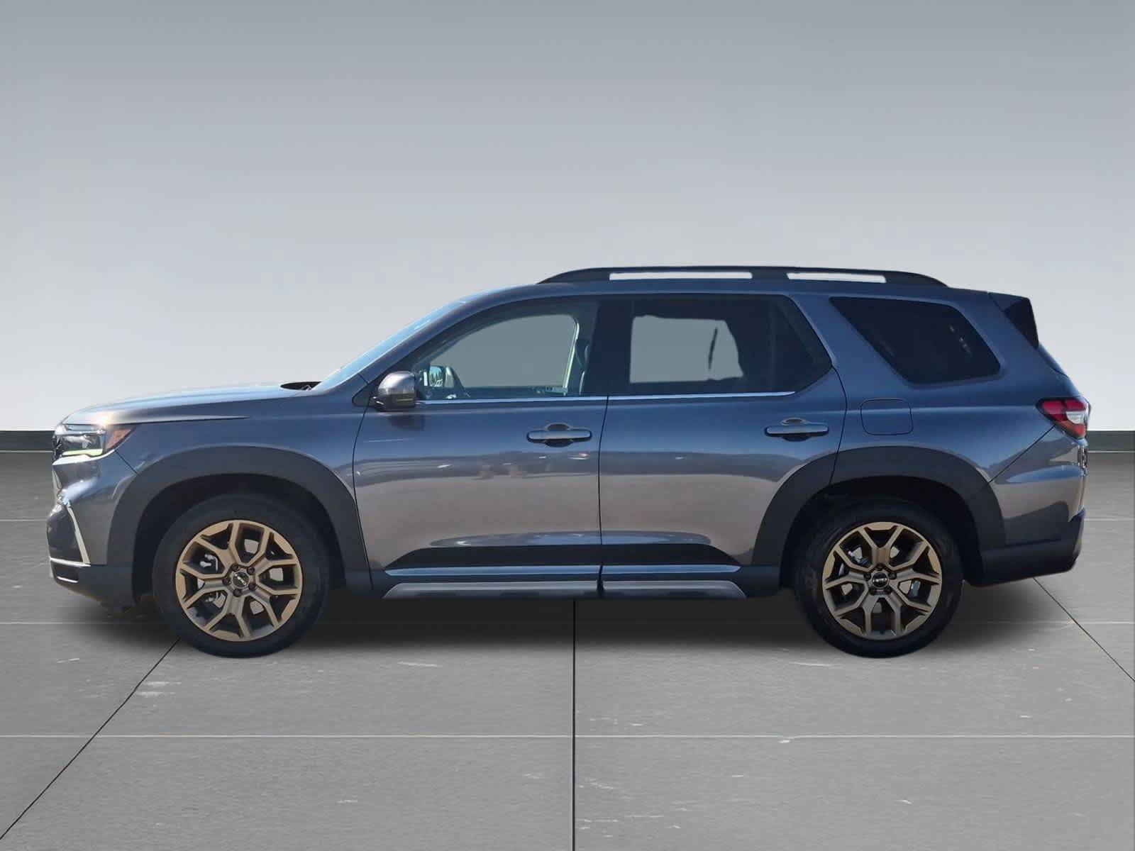 Certified 2024 Honda Pilot Touring image 3