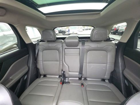 Used 2025 Lincoln Corsair AWD w/ Equipment Group 101A image 29