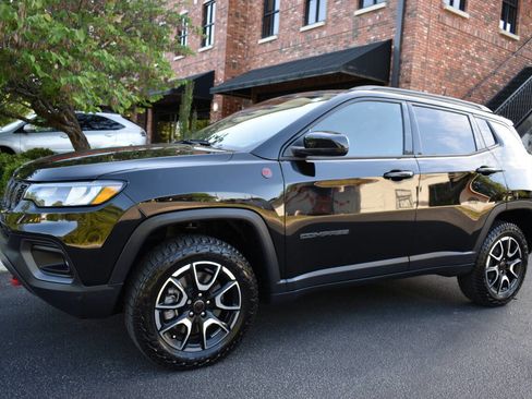 Used 2025 Jeep Compass Trailhawk w/ Sun & Sound Group AWD/4WD image 2