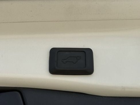 Used 2022 Toyota RAV4 XSE AWD/4WD image 35
