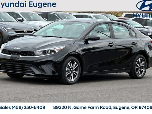Used 2024 Kia Forte LXS FWD image 9