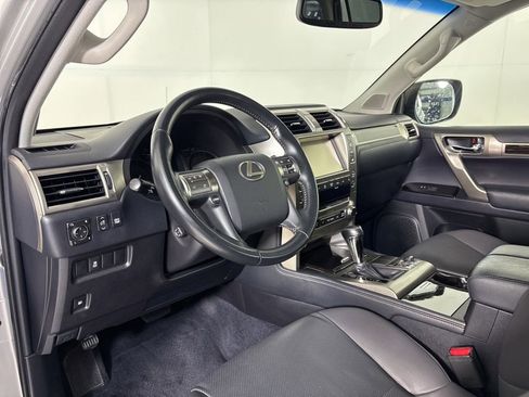 Used 2019 Lexus GX 460 w/ Navigation Package AWD/4WD image 17