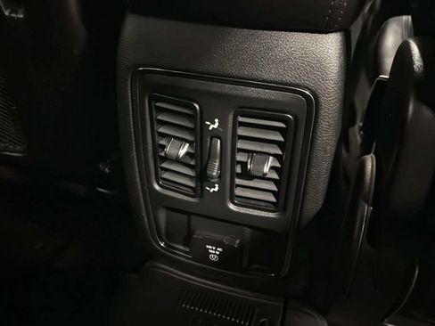 Used 2021 Jeep Grand Cherokee Altitude AWD/4WD image 16