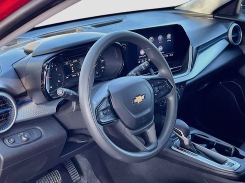Used 2026 Chevrolet Trax LS FWD image 9