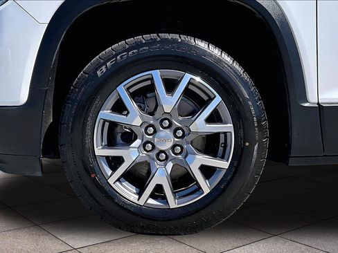 Used 2023 GMC Acadia SLT w/ Technology Package FWD image 9