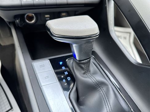 Used 2023 Hyundai Elantra SEL image 17