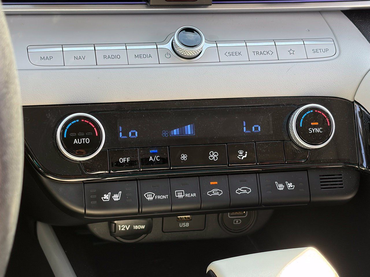 Used 2023 Hyundai Elantra Limited FWD image 10