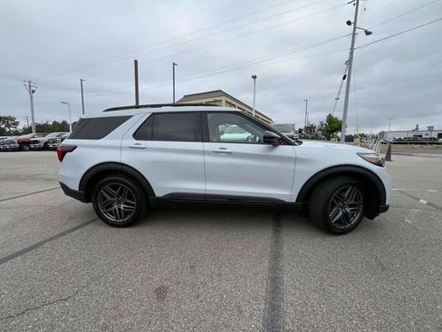 New 2026 Ford Explorer ST-Line w/ ST-Line Street Pack RWD image 2