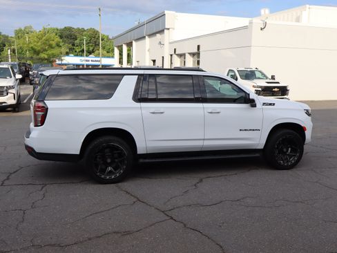 Used 2024 Chevrolet Suburban Z71 w/ Luxury Package AWD/4WD image 11