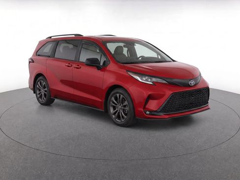 Used 2025 Toyota Sienna XSE w/ XSE Plus Package AWD/4WD image 2