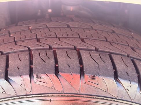 Used 2013 Nissan Frontier SV image 10