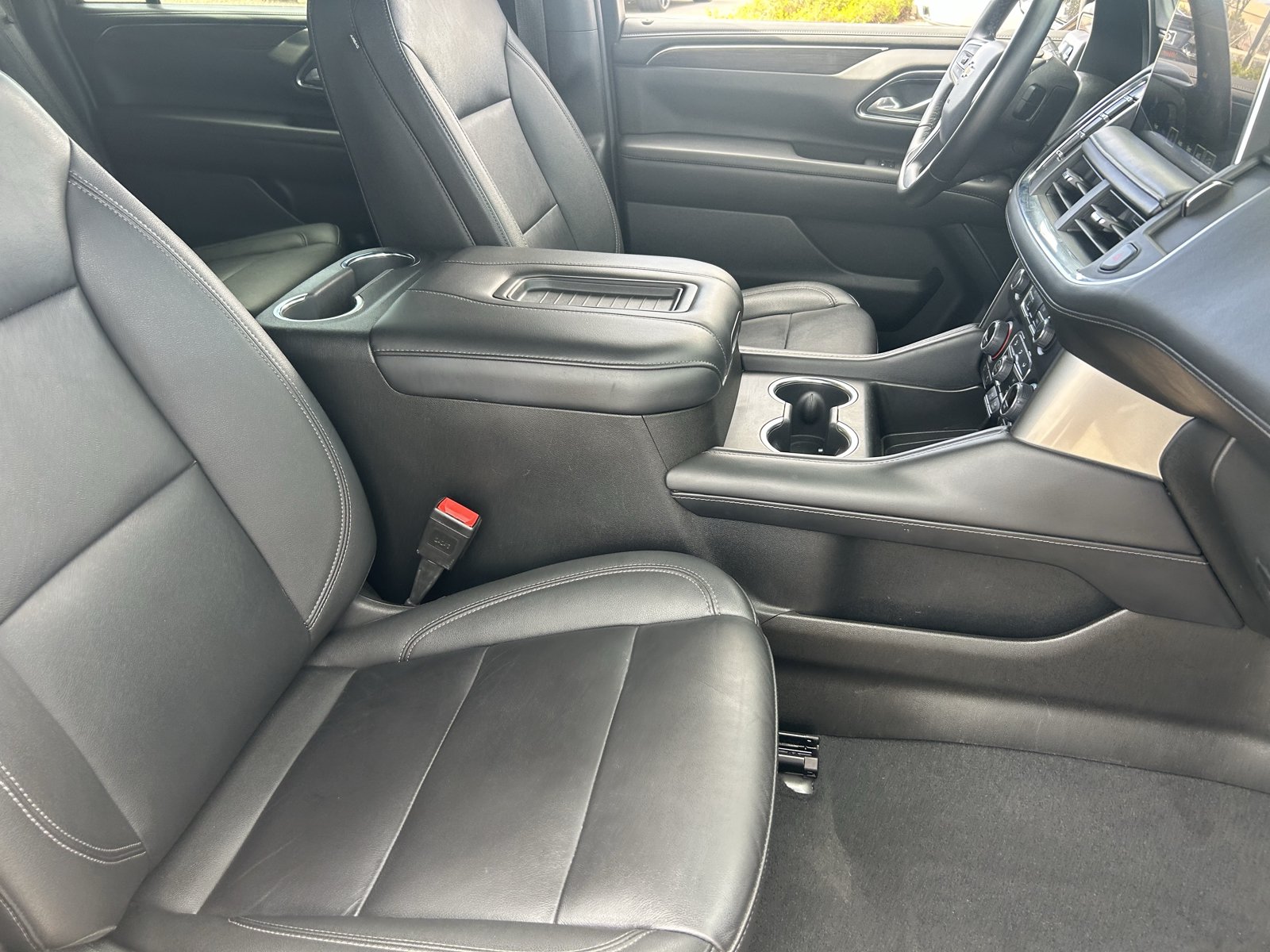 Used 2024 Chevrolet Suburban LT RWD image 11