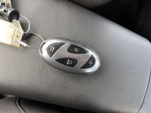 Used 2025 Hyundai Elantra SEL image 24