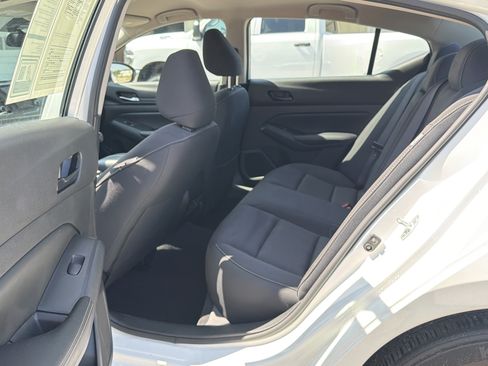 Used 2024 Nissan Altima 2.5 SV FWD image 15
