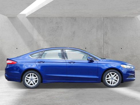 Used 2014 Ford Fusion SE FWD image 2