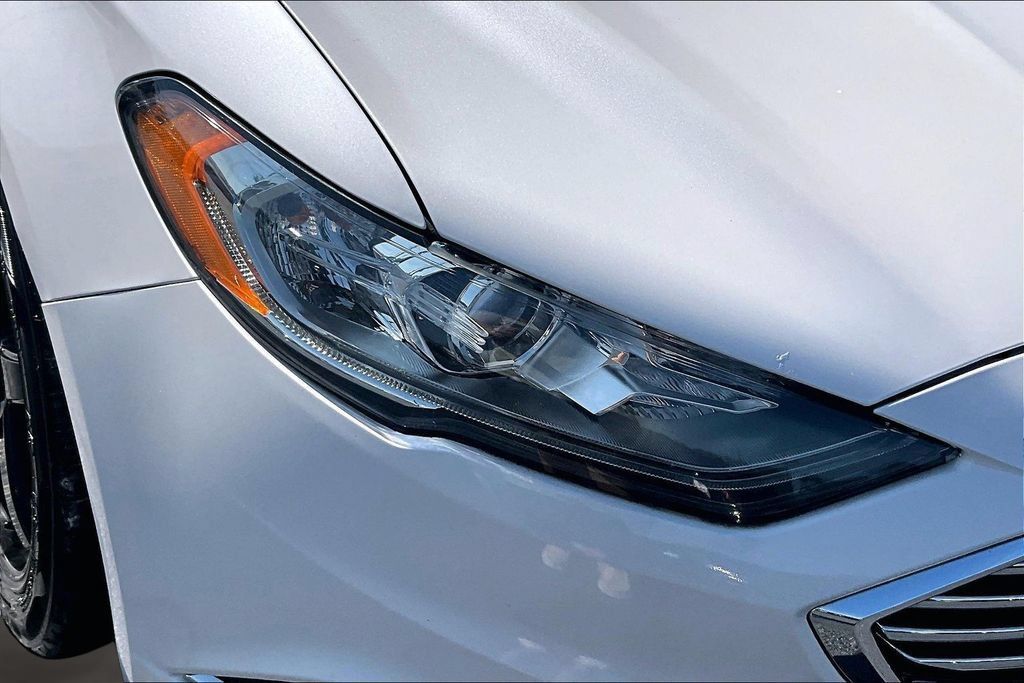 Used 2017 Ford Fusion SE w/ Equipment Group 201A FWD image 28