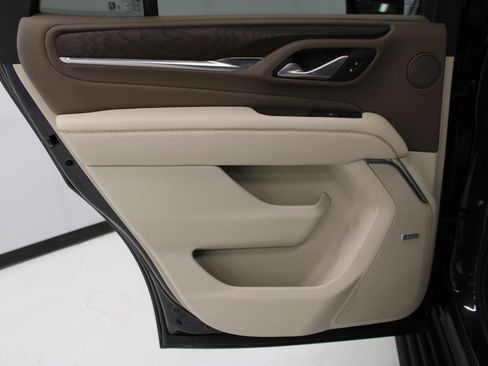 Used 2022 GMC Yukon Denali w/ Denali Premium Package image 45