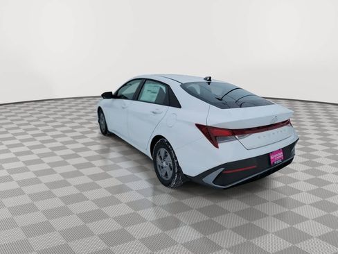 New 2026 Hyundai Elantra SE image 6