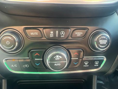 Used 2021 Jeep Cherokee Trailhawk w/ Premium Leather Package AWD/4WD image 36