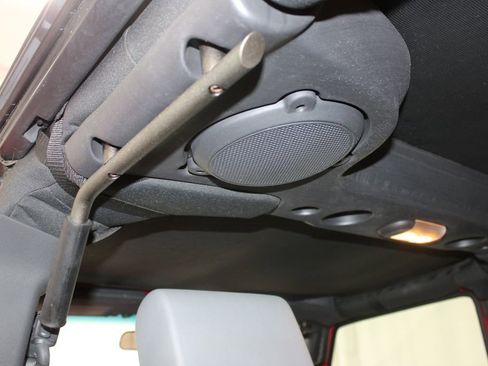 Used 2010 Jeep Wrangler Unlimited Sport image 22