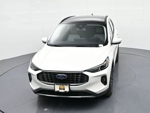 Used 2024 Ford Escape SE w/ PHEV Premium Package image 16