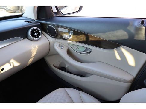 Used 2015 Mercedes-Benz C 300 Sedan image 22