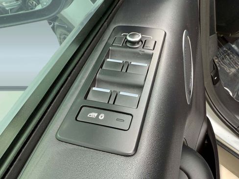 Used 2019 Land Rover Discovery HSE Luxury image 23