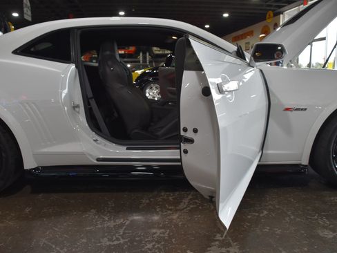 Used 2014 Chevrolet Camaro Z/28 RWD image 32