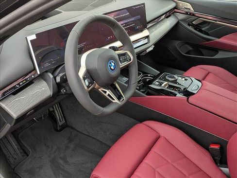 Used 2026 BMW 550e xDrive AWD/4WD image 3