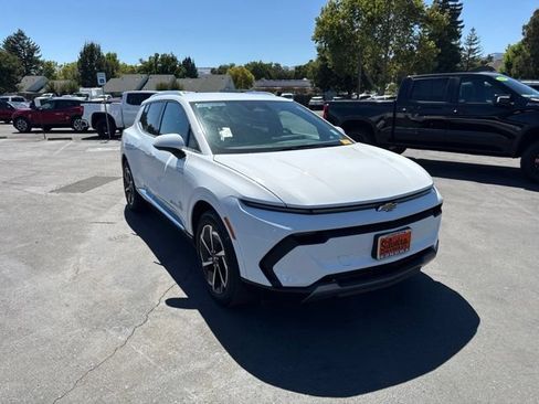 Used 2024 Chevrolet Equinox EV LT FWD image 3