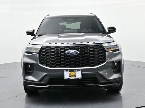 Used 2025 Ford Explorer ST-Line image 3