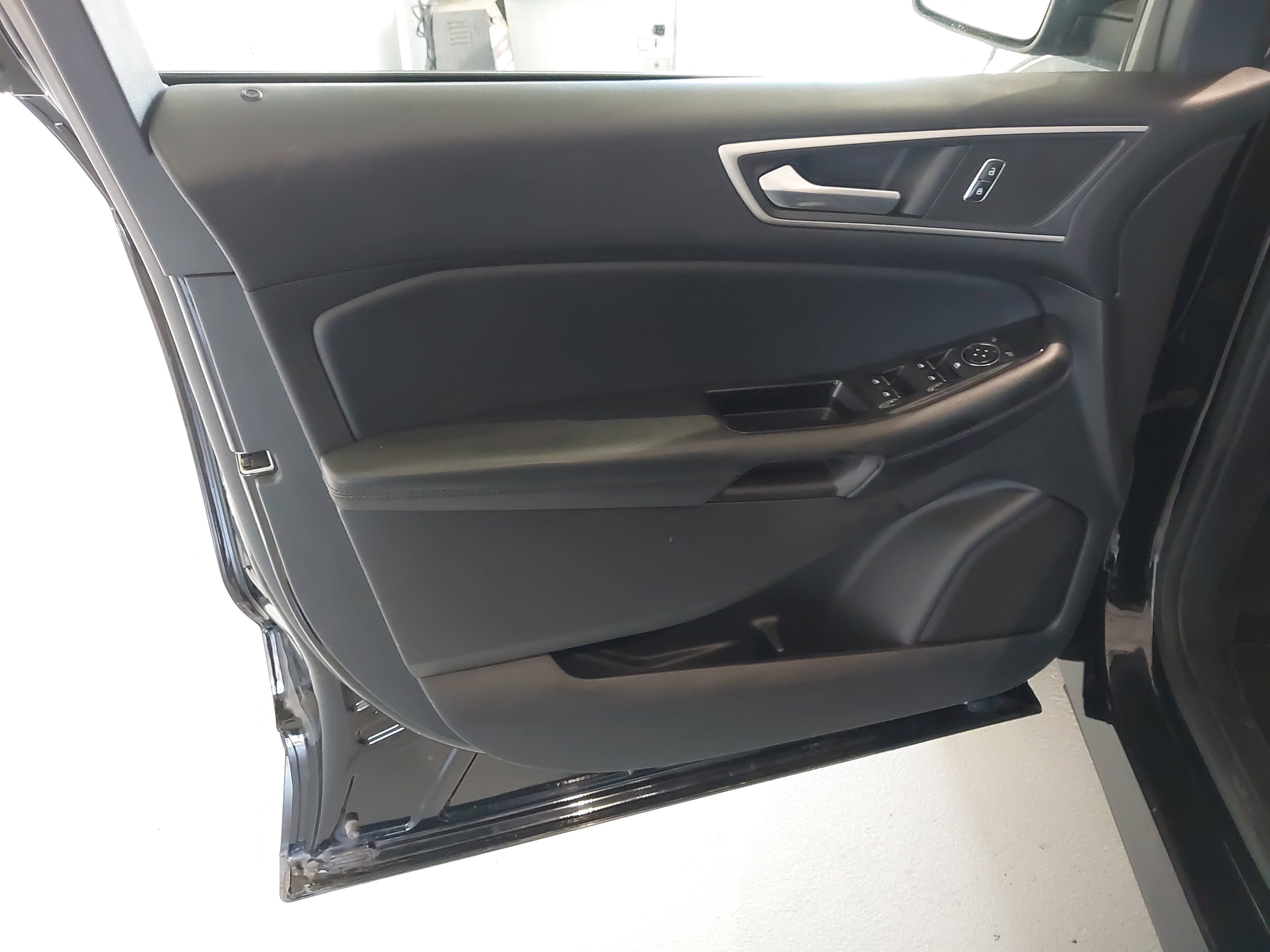 Used 2018 Ford Edge SEL w/ Equipment Group 201A FWD image 25