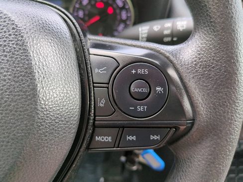 Used 2020 Toyota RAV4 LE AWD/4WD image 24