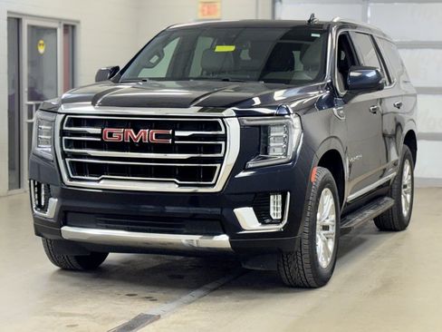 Used 2021 GMC Yukon SLT w/ SLT Premium Package image 3